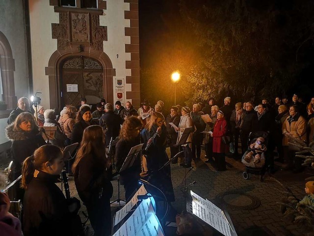 Beim Weihnachtsspielen in Brombach fan...hlreiche Zuhrerinnen und Zuhrer ein.  | Foto: Katharina Kubon