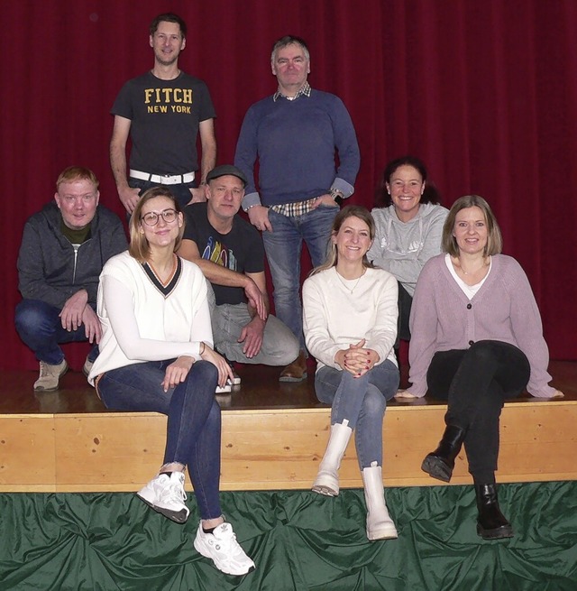 Sieben Mitwirkende hat das neue Theate...fan Kuhn (hinten rechts) Regie fhrt.   | Foto: Kurt Meier