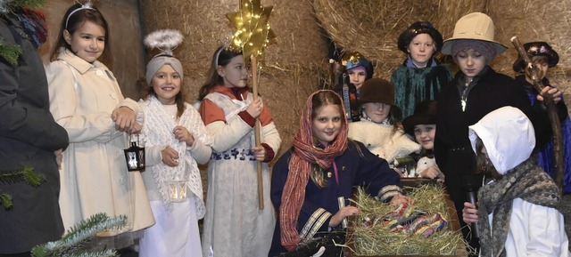 Erstkommunionkinder der Pfarrei Bruder...ht in der Scheune des Merzhofes nach.   | Foto: Andrea Steinhart