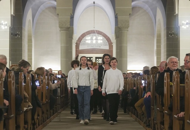 Der Unterstufenchor trug die Musik frmlich in die Dreifaltigkeitskirche.  | Foto: Faruk nver