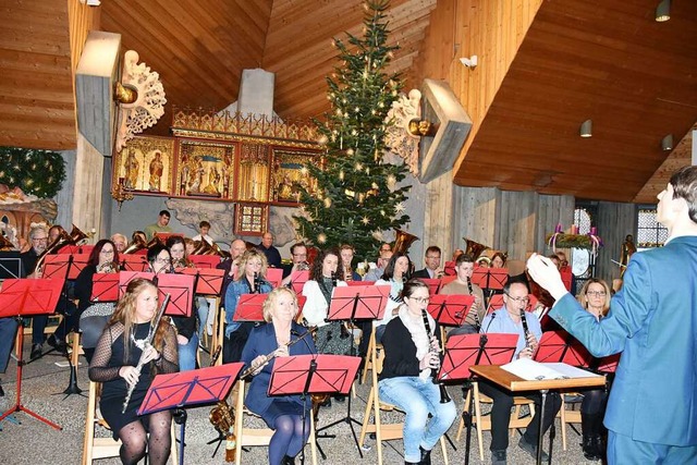 Zum traditionellen Weihnachtskonzert h...e Pfarrkirche St. Nikolaus eingeladen.  | Foto: Thomas Biniossek