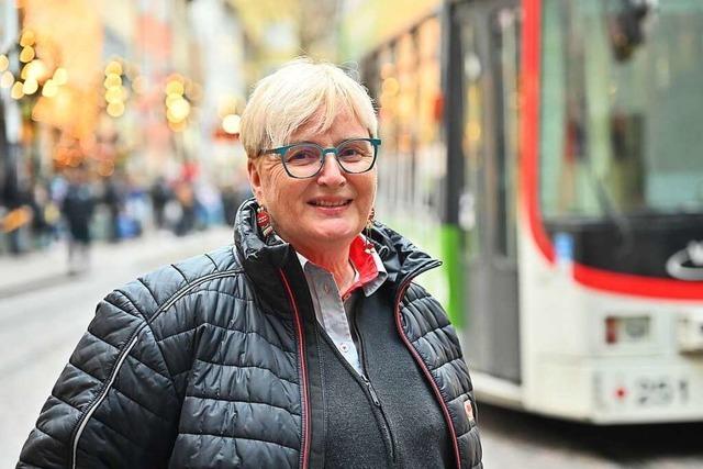 Eine Quereinsteigerin bildet in Freiburg neue Straenbahnfahrer aus
