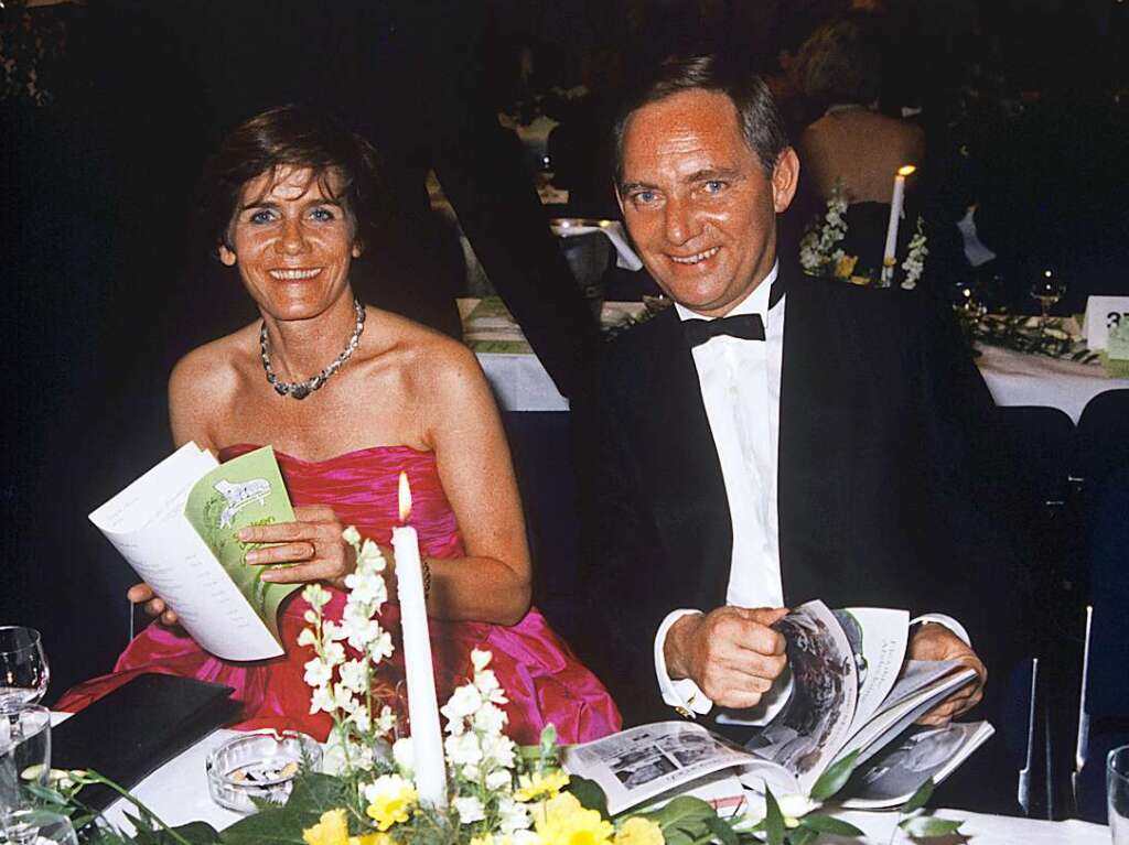 1988, Bonn: Bundesinnenminister Wolfgang Schuble und seine Frau Ingeborg auf dem Bundespresseball