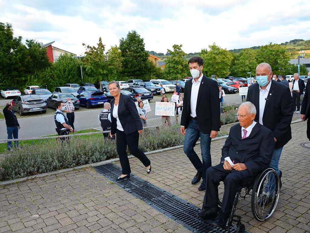 Bundestagsprsident Wolfgang Schuble kam im August 2021 in die Gemeindehalle in Binzen, um seine Parteifreundin Diana Stcker im Wahlkampf zu untersttzen. Vor allem aber appellierte er in seiner Rede  dazu, dem Kanzlerkandidaten Armin Laschet das Vertrauen zu schenken.