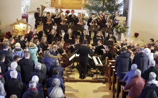 Dicht gedrngt saen die Zuhrer beim Weihnachtskonzert.   | Foto: Eva Korinth