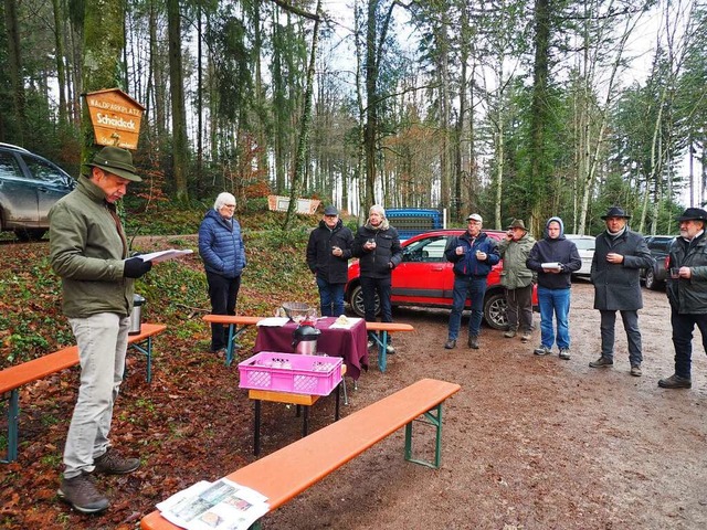 Nach der Waldbegehung erluterte Chris...tzes, der fr ihn zu brokratisch sei.  | Foto: Herbert Frey