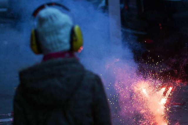 Gengend Abstand und ein Schutz fr di...r Verzicht auf Alkohol wird empfohlen.  | Foto: Silvia Marks (dpa)