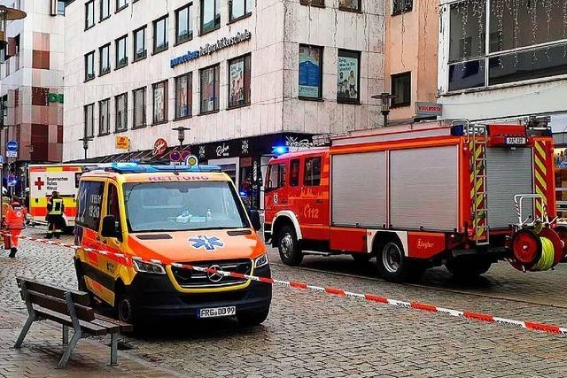 Lastwagen in Passau fhrt bei Ausweichmanver in Fugngergruppe - Frau gettet