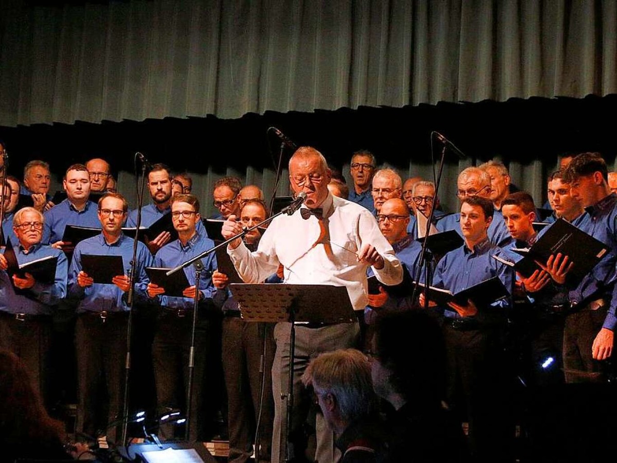 Auf einen Streifzug durch die  Konzerthhepunkte der vergangenen 25 Jahren hat der Mnnergesangverein Schutterbund sein Publikum mitgenommen. Das Jahreskonzert war fr den Dirigenten Udo Wendle auch ein Jubilum.
