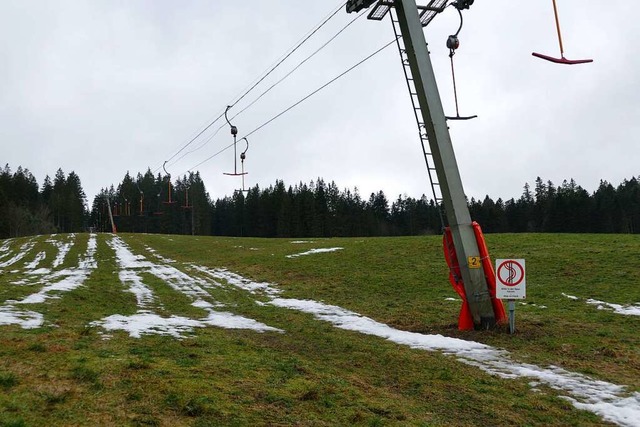 Ein trostloses Bild: Der Thurnerlift i...ht auf grner statt auf weier Flche.  | Foto: Franziska Kleintges