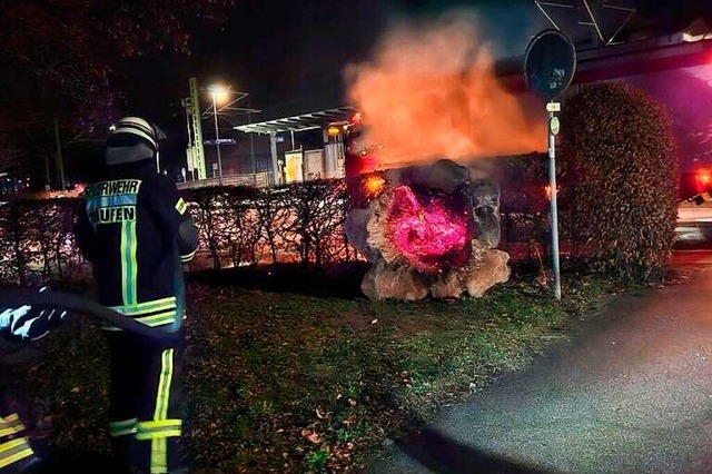 Die Feuerwehr Staufen beim Einsatz in der Silvesternacht  | Foto: Feuerwehr Staufen