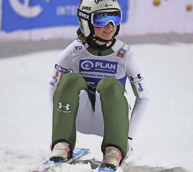 Die Slowenin Nika Prevc wurde Gesamtsiegerin.  | Foto: Karl-Josef Hildenbrand (dpa)