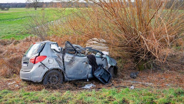 Eine 43-jhrige Frau kam bei einem Unfall bei Rheinau ums Leben.  | Foto: Marco Drr/Einsatz-Report24