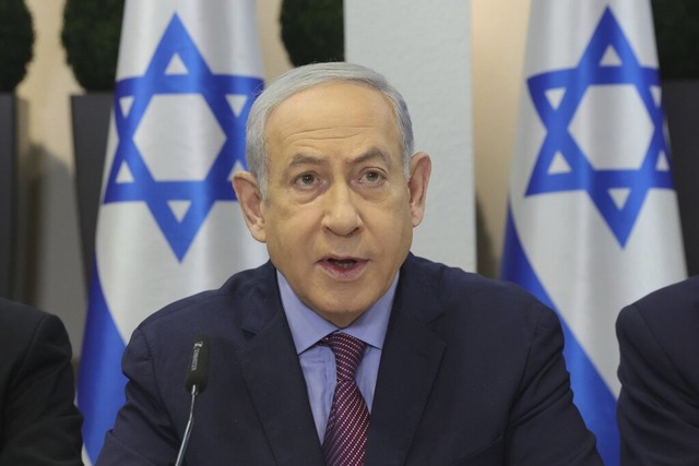 Israels Premierminister Netanjahu ist mit seiner Justizreform gescheitert.  | Foto: Abir Sultan (dpa)