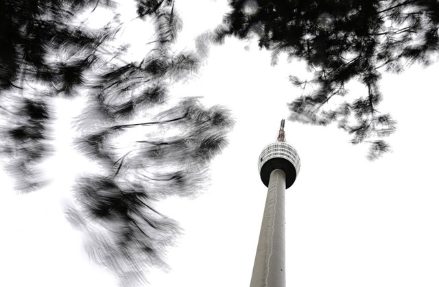 Auch in der Landeshauptstadt strmt es &#8211; hier der Stuttgarter Fernsehturm  | Foto: Bernd Weibrod