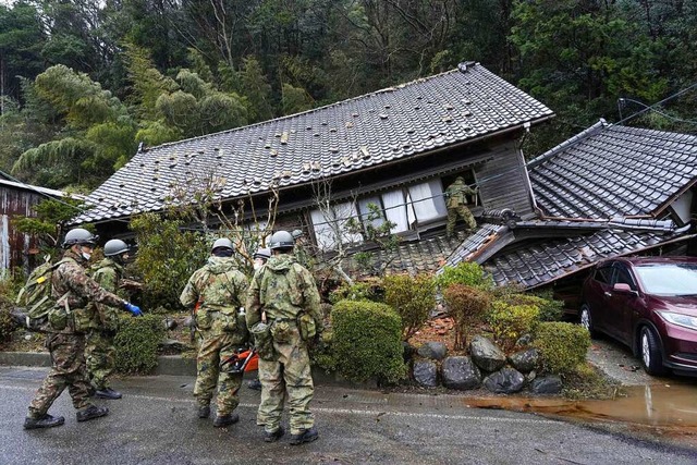 Ein Erdbeben hat in Japan groe Schden verursacht.  | Foto: Uncredited (dpa)