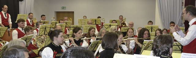 Mit einem abwechslungsreichen Programm begeistert der Musikverein das Publikum.  | Foto: Christiane Sahli