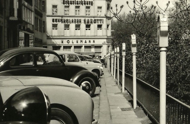 Vor 70 Jahren &#8211;  am 4. Januar 19...urg die ersten Parkuhren aufgestellt.   | Foto: - (dpa)