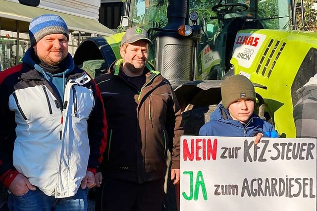Michael Schwander (links) protestierte... der Region gegen die Regierungsplne.  | Foto: Annemarie Rsch