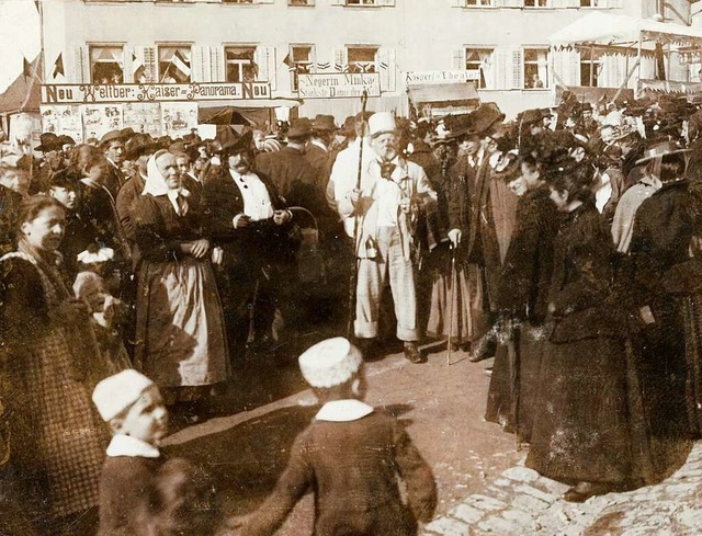 Das erste Fastnachtsbild aus Neustadt ... bei der Proklamation der Fasnet 1889.  | Foto: Roland Weis