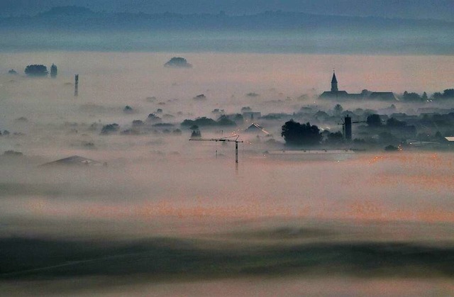 Nebelschwaden ber Wyhl  | Foto: Rainer Pastari
