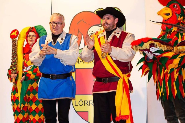 Obergildenmeister Michael Lindemer (re...racher Fasnacht fr die Kampagne 2024.  | Foto: Alexandra Gnzschel