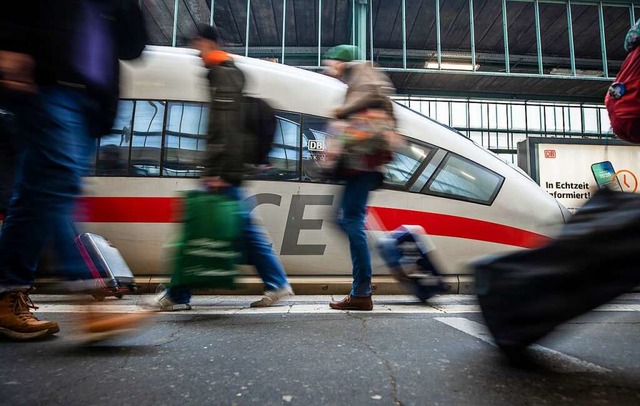 Fahren die Zge oder nicht? Ab diesem ...d bei der Bahn wieder Streiks mglich.  | Foto: Christoph Schmidt (dpa)