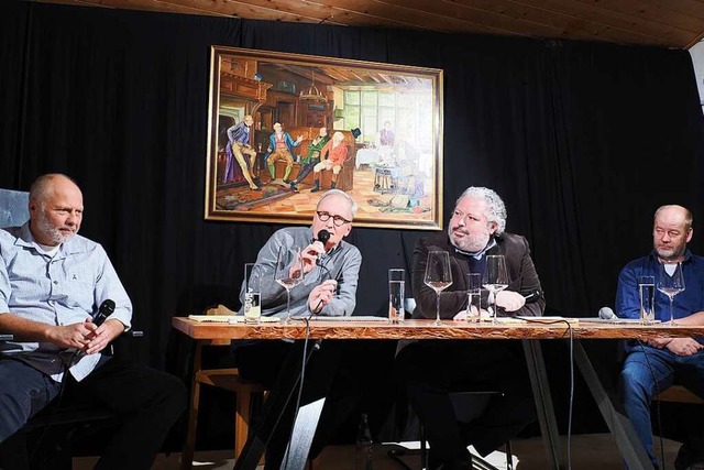 Nahmen am Tisch aus Birnbaum Platz: Ga...Abel, Christoph Wirtz und Thomas Mayer  | Foto: Martina David-Wenk