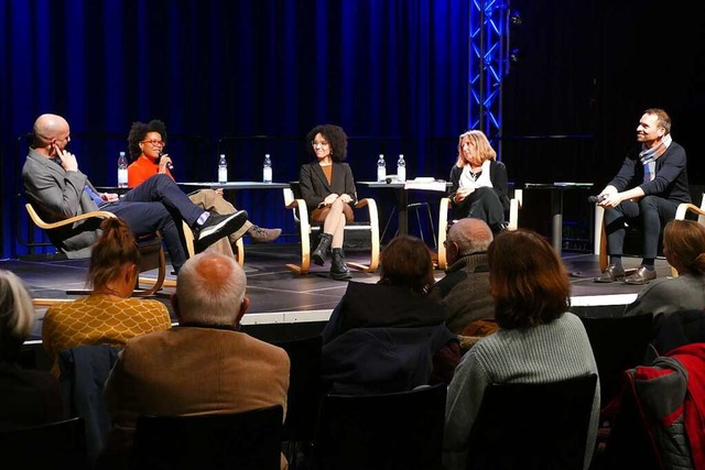 Auf dem Podium (von links) diskutierte... Schmidt-Kumke und Moderator Ja Grote.  | Foto: Sabine Ehrentreich