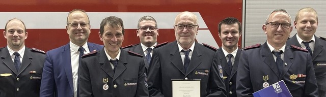 Kommandant Dominik Kssinger (von link...er Alexander Schrder mit den Geehrten  | Foto: Feuerwehrabteilung Meienheim