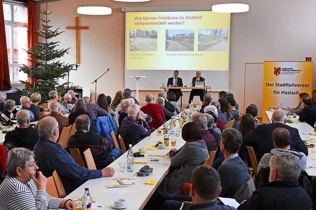 Reichlich Infos zu Haslach gab es unte...enden des Lokalvereins, Markus Schupp.  | Foto: Rita Eggstein