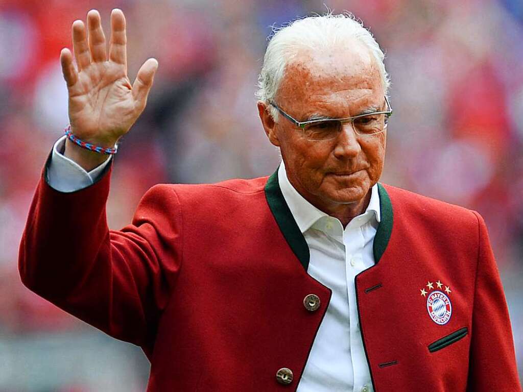 In den vergangenen Jahren war es immer stiller um Beckenbauer geworden, ffentliche Auftritte gab es kaum mehr. Auch gesundheitlich ging es dem „Kaiser“ nicht immer gut. Nun ist er im Alter von 78 Jahren gestorben.