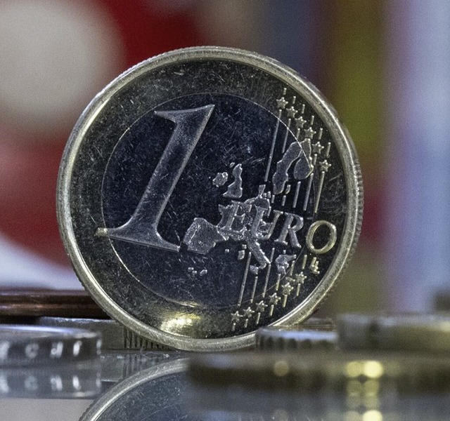 Eine 1 Euro Mnze  | Foto: Hendrik Schmidt (dpa)