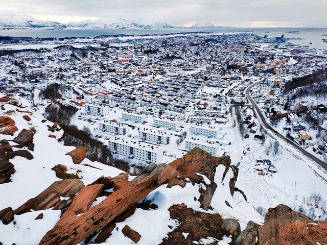 Blick auf die verschneite Stadt. Am 3....r fr die Kulturhauptstadt 2024 statt.  | Foto: Marie Peyre (dpa)