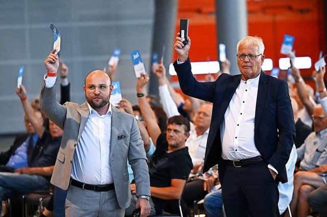 Die AfD-Politiker Markus Frohnmaier (links) und Emil Snze im Jahr 2022  | Foto: Bernd Weibrod (dpa)