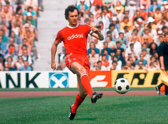 &#8222;An deiner Eleganz kann sich jed...0;:  Beckenbauer 1975 im Bayern-Trikot  | Foto: IMAGO/WEREK