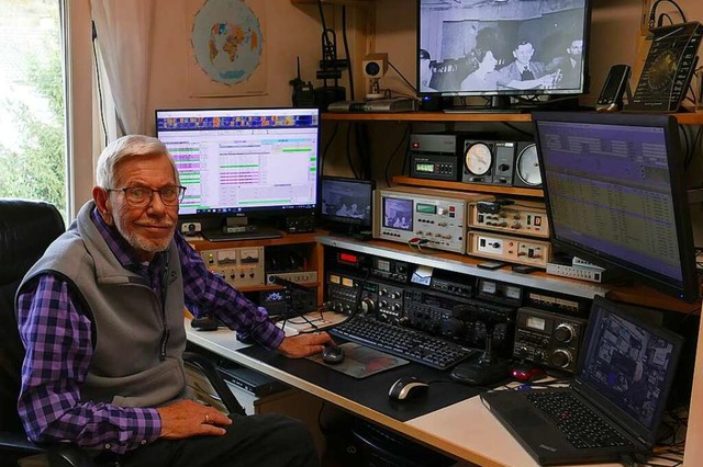 Wolfgang Krmer in seinem Funkraum  | Foto: Katrin Wien