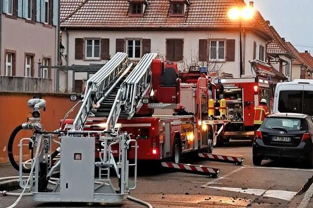 Breisacher Feuerwehr lscht Brand eines Wohnhauses in Neuf-Brisach