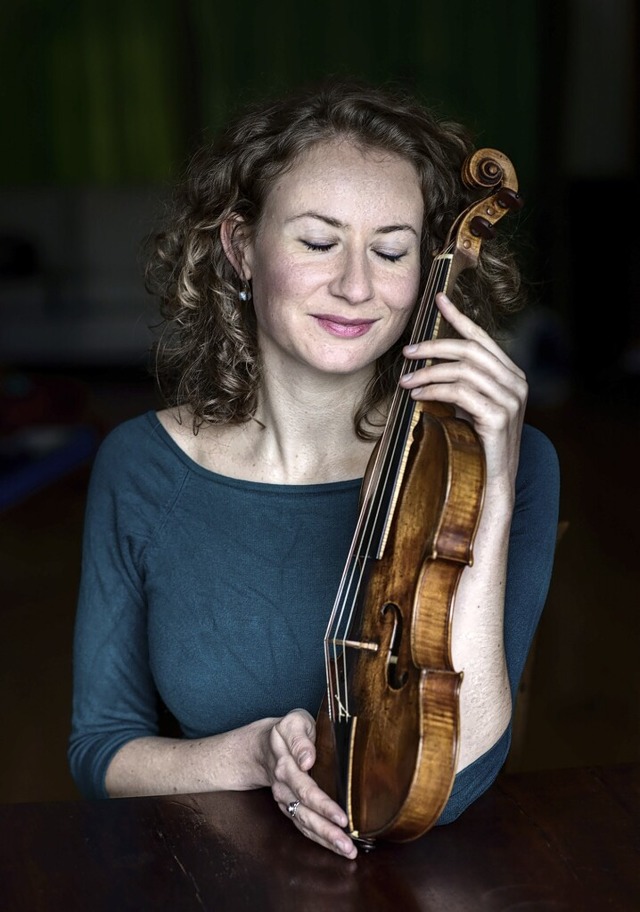 Verschmelzen mit der Geige: Cecilia Bernardini  | Foto: Linelle Deunk
