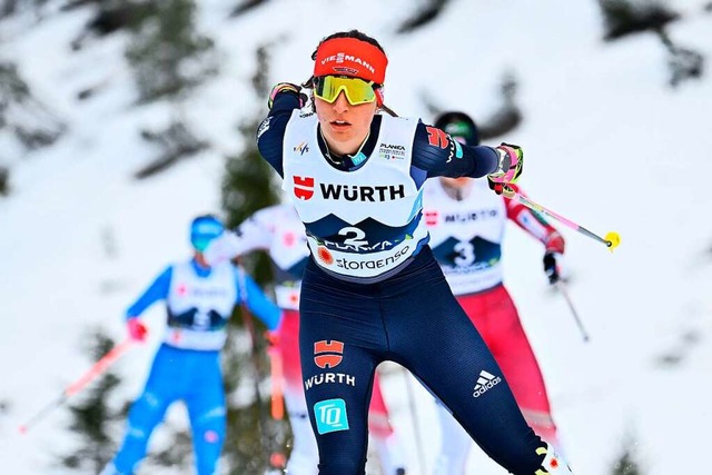 Auch die Schwarzwlderin Nathalie Armb...ird mit Spannung in Schonach erwartet.  | Foto: JOE KLAMAR (AFP)