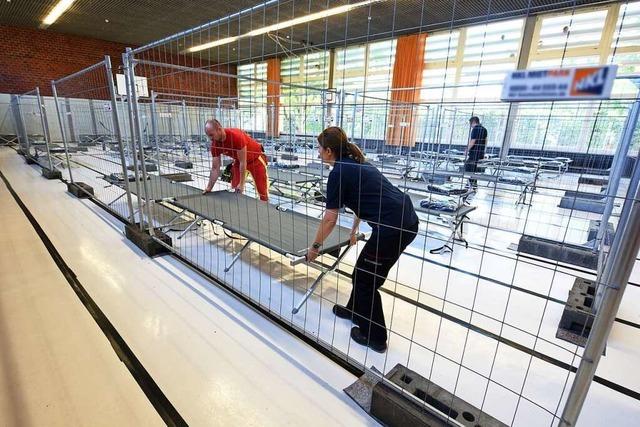 Umzug der Notunterkunft: In der Sporthalle der Freiburger Max-Weber-Schule wird bald wieder geturnt