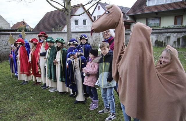 In Btzingen nahmen 15 Kinder an der S...teil, zwei davon als Kamel verkleidet.  | Foto: Horst David