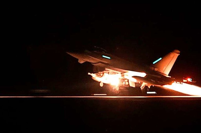 Ein Kampfflugzeug vom Typ Typhoon der ...n Huthi-Rebellen im Jemen angegriffen.  | Foto: Sgt Lee Goddard (dpa)