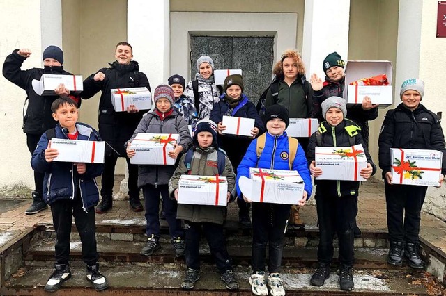 Die Freude ber die Weihnachtspckchen  bei den ukrainischen Kindern ist gro.  | Foto: S'Einldele