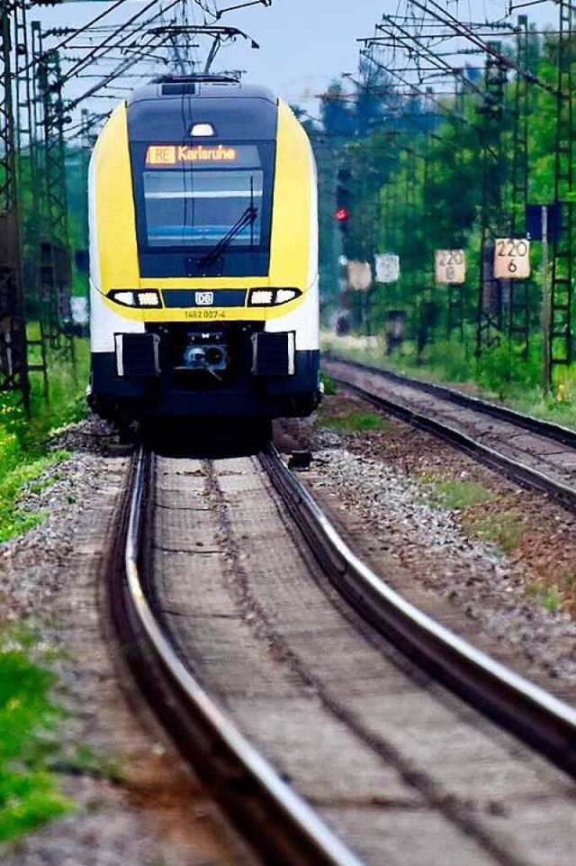 Wegen eines Oberleitungsschadens falle...e zwischen Offenburg und Freiburg aus.  | Foto: Siegfried Gollrad