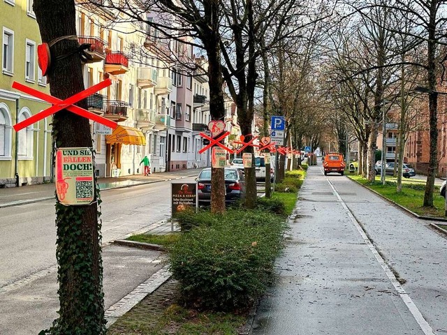 Protestaktion  an den Bumen entlang an der Weingartenstrae  | Foto: Helmut Seller