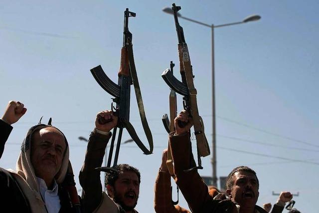 Was hinter den Angriffen der Huthi-Rebellen steckt – und was das fr die Schifffahrt im Roten Meer bedeutet