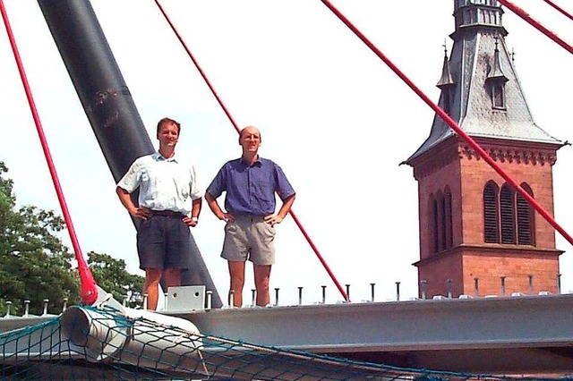 Stahlbauer Gnter Stadler (links) und ...t-Brcke vor zwanzig Jahren als erste.  | Foto: Walter Sautter