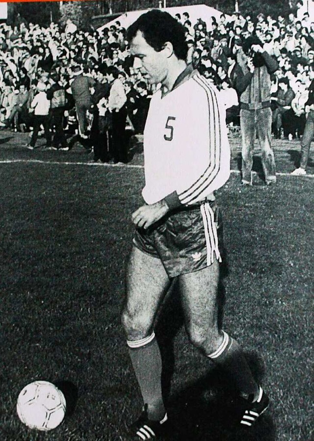 Franz Beckenbauer bei seinem Auftritt ...en 1983 im Wehrer Frankenmattstadion    | Foto: Hansjrg Bader