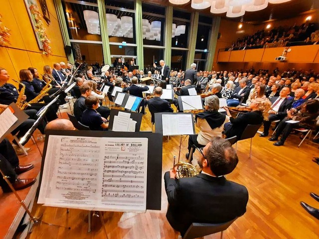 Saxophone in den Reihen der Orchesterg...e Note, die auerordentlich gut ankam.  | Foto: Hannes Lauber